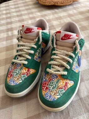 NIKE Youth Stadium Foam Fingers Sneakers Size 5Y